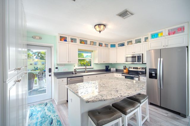 876 Gulf Drive, Summerland Key, FL 33042