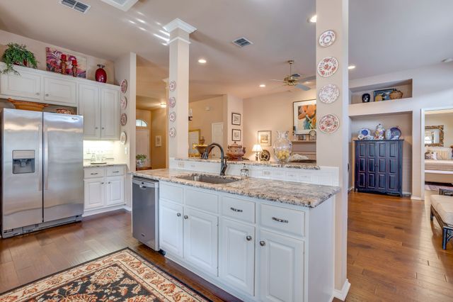 6904 Spring Valley Way, Fort Worth, TX 76132