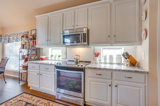 6904 Spring Valley Way, Fort Worth, TX 76132