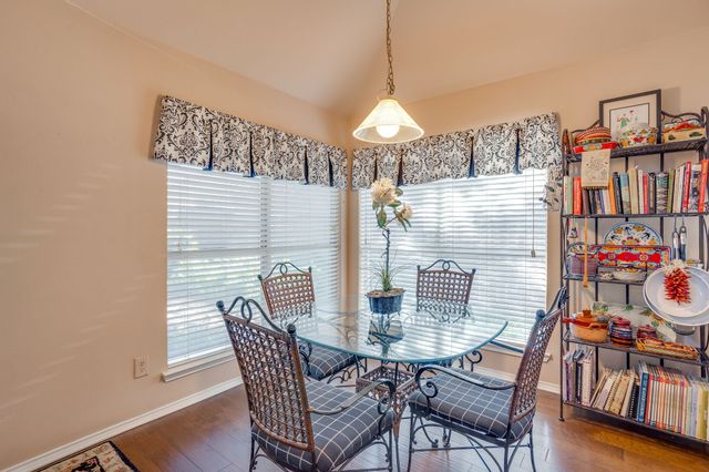 6904 Spring Valley Way, Fort Worth, TX 76132