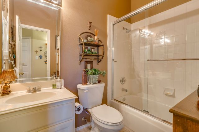6904 Spring Valley Way, Fort Worth, TX 76132