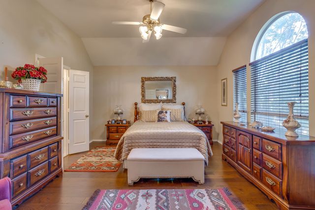 6904 Spring Valley Way, Fort Worth, TX 76132