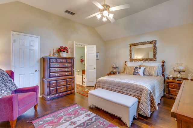 6904 Spring Valley Way, Fort Worth, TX 76132
