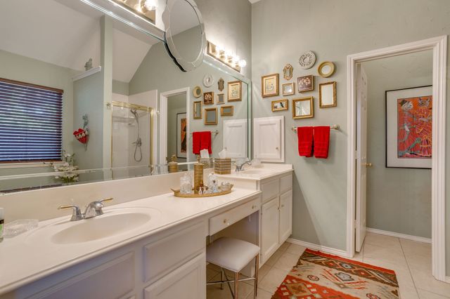 6904 Spring Valley Way, Fort Worth, TX 76132