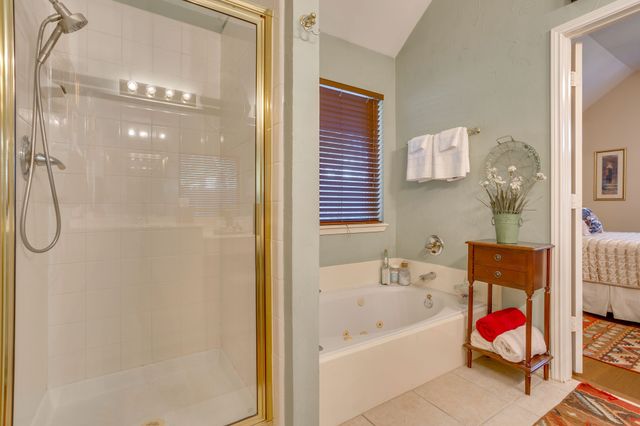 6904 Spring Valley Way, Fort Worth, TX 76132