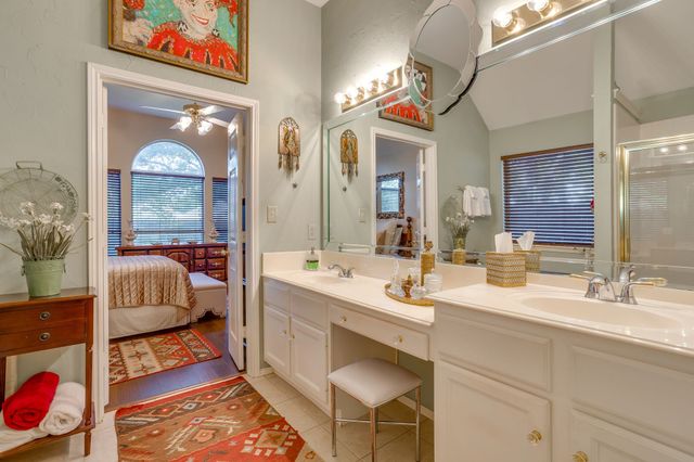 6904 Spring Valley Way, Fort Worth, TX 76132