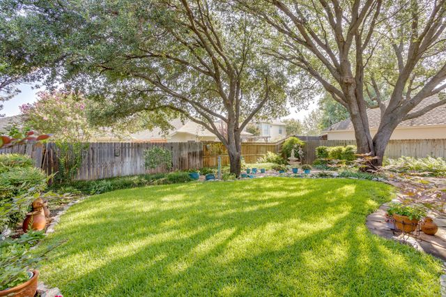 6904 Spring Valley Way, Fort Worth, TX 76132