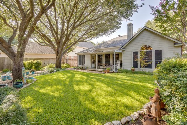 6904 Spring Valley Way, Fort Worth, TX 76132