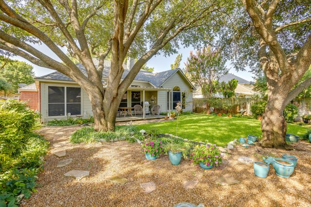 6904 Spring Valley Way, Fort Worth, TX 76132