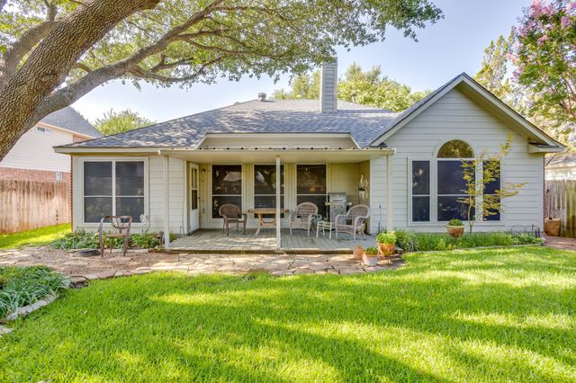 6904 Spring Valley Way, Fort Worth, TX 76132
