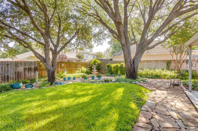 6904 Spring Valley Way, Fort Worth, TX 76132