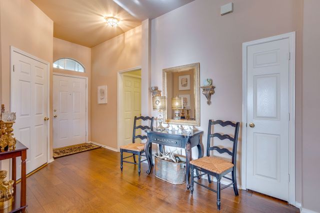 6904 Spring Valley Way, Fort Worth, TX 76132