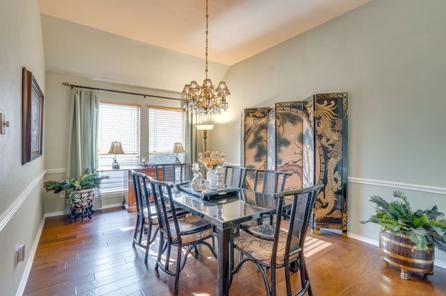 6904 Spring Valley Way, Fort Worth, TX 76132