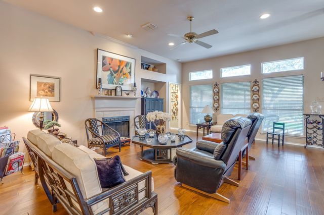 6904 Spring Valley Way, Fort Worth, TX 76132