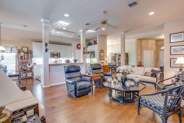 6904 Spring Valley Way, Fort Worth, TX 76132