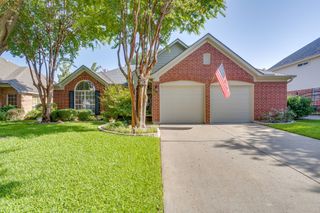 6904 Spring Valley Way, Fort Worth, TX 76132