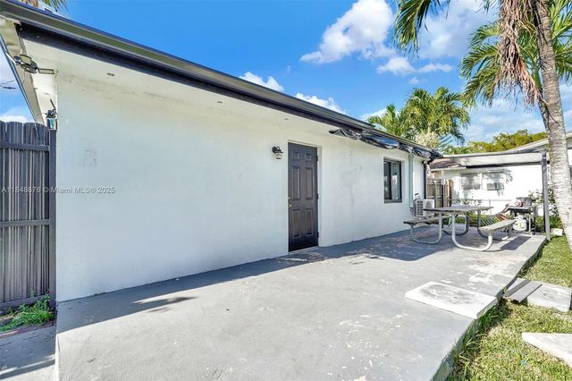 1490 NE 147th St, Miami, FL 33161