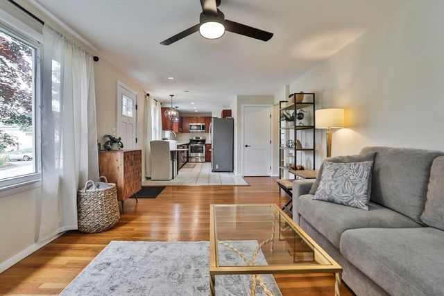 17 Robinson St, Fitchburg, MA 01420