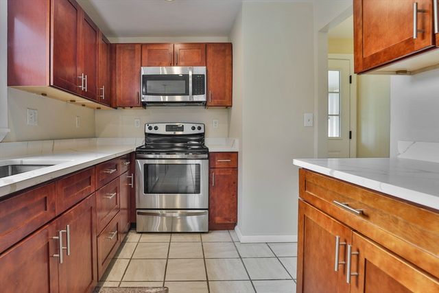 17 Robinson St, Fitchburg, MA 01420