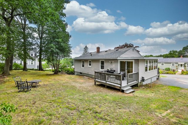 17 Robinson St, Fitchburg, MA 01420