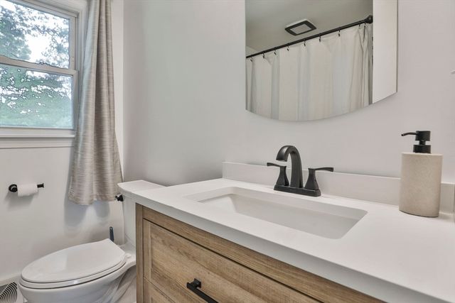 17 Robinson St, Fitchburg, MA 01420