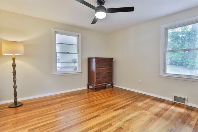 17 Robinson St, Fitchburg, MA 01420