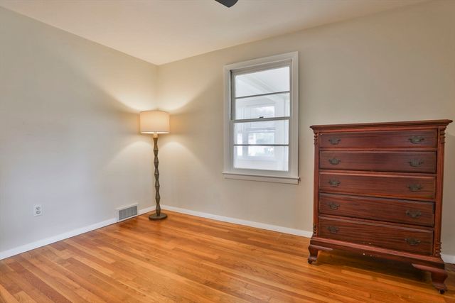 17 Robinson St, Fitchburg, MA 01420