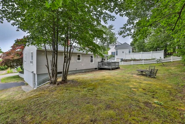 17 Robinson St, Fitchburg, MA 01420