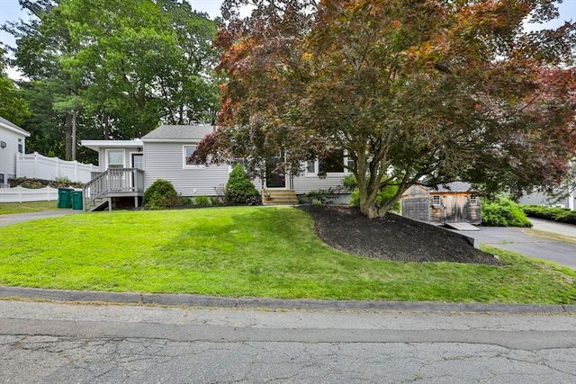 17 Robinson St, Fitchburg, MA 01420