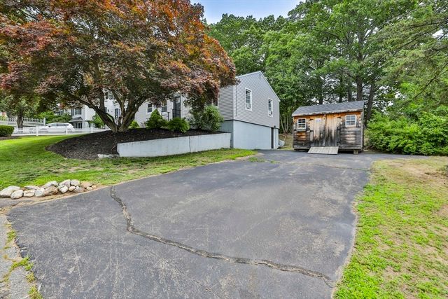 17 Robinson St, Fitchburg, MA 01420