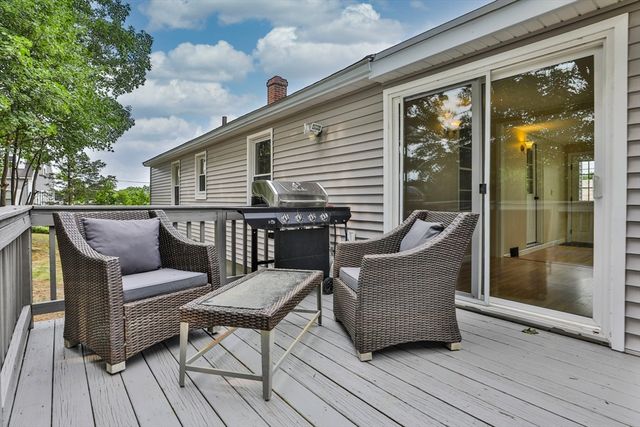 17 Robinson St, Fitchburg, MA 01420