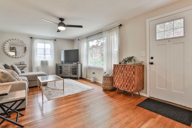 17 Robinson St, Fitchburg, MA 01420