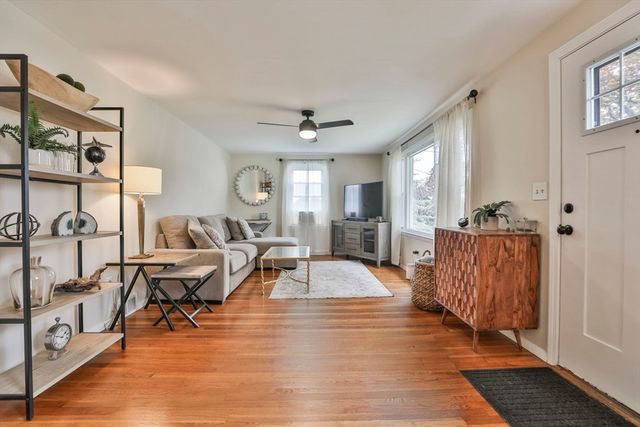 17 Robinson St, Fitchburg, MA 01420
