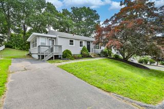 17 Robinson St, Fitchburg, MA 01420