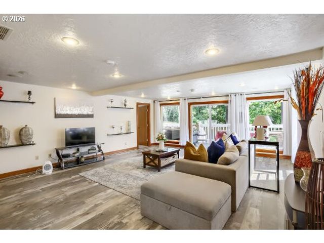 11840 Se TIMBER VALLEY Dr, Happy Valley, OR 97086