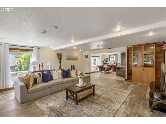 11840 Se TIMBER VALLEY Dr, Happy Valley, OR 97086