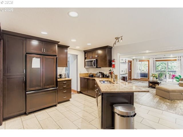 11840 Se TIMBER VALLEY Dr, Happy Valley, OR 97086