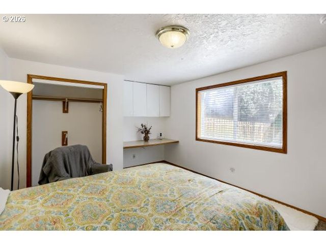 11840 Se TIMBER VALLEY Dr, Happy Valley, OR 97086