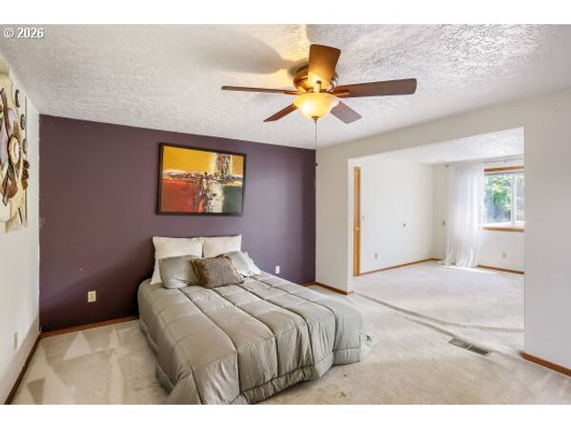 11840 Se TIMBER VALLEY Dr, Happy Valley, OR 97086