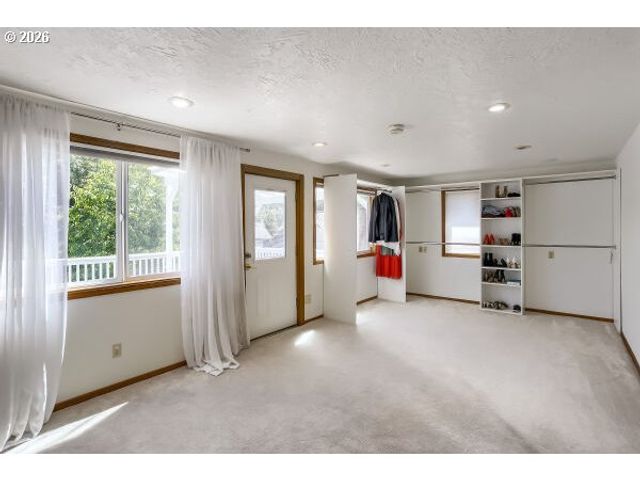 11840 Se TIMBER VALLEY Dr, Happy Valley, OR 97086