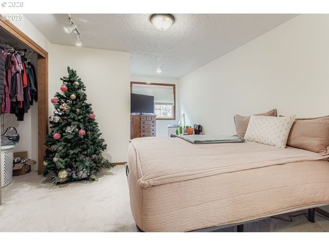 11840 Se TIMBER VALLEY Dr, Happy Valley, OR 97086