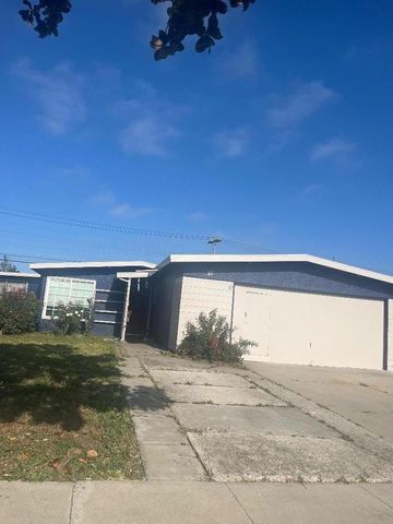 117 Magnolia Drive, Salinas, CA 93905