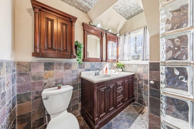 426 Walnut St, Roselle Boro, NJ 07203