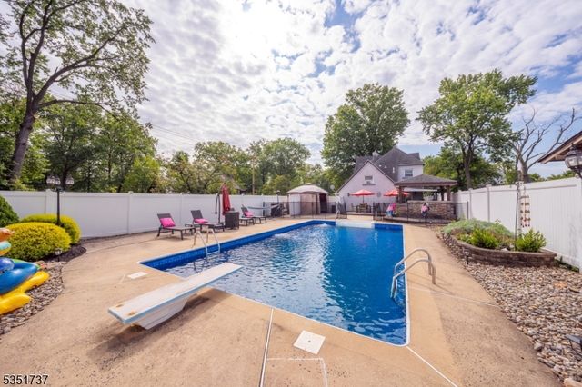 426 Walnut St, Roselle Boro, NJ 07203