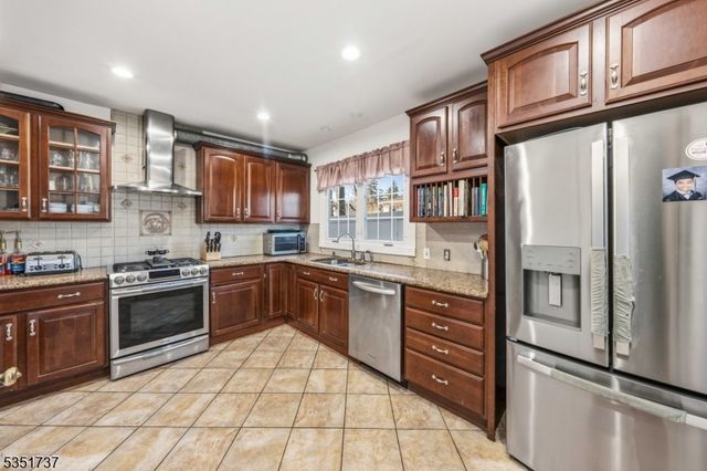 426 Walnut St, Roselle Boro, NJ 07203