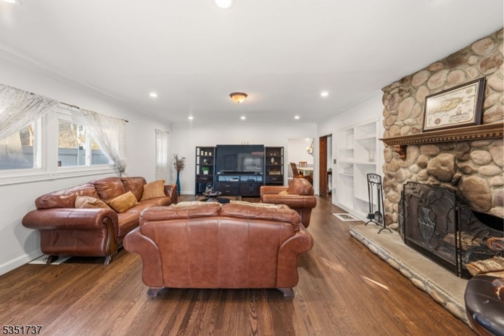 426 Walnut St, Roselle Boro, NJ 07203 — photo 3