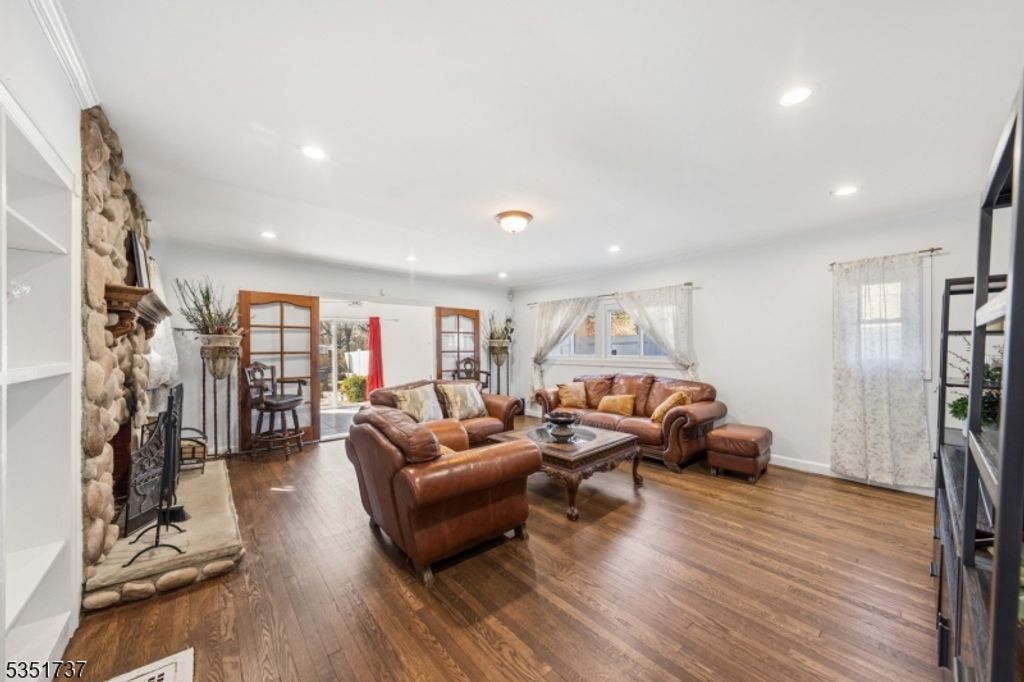 426 Walnut St, Roselle Boro, NJ 07203 — photo 4