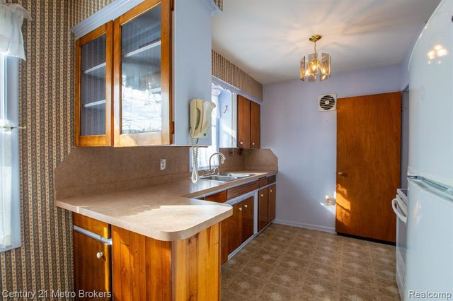 3822 Whittier Avenue, Flint, MI 48506