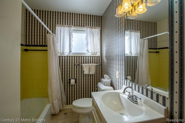 3822 Whittier Avenue, Flint, MI 48506