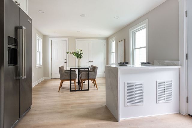 276 Cambridge Tpke, Lincoln, MA 01773